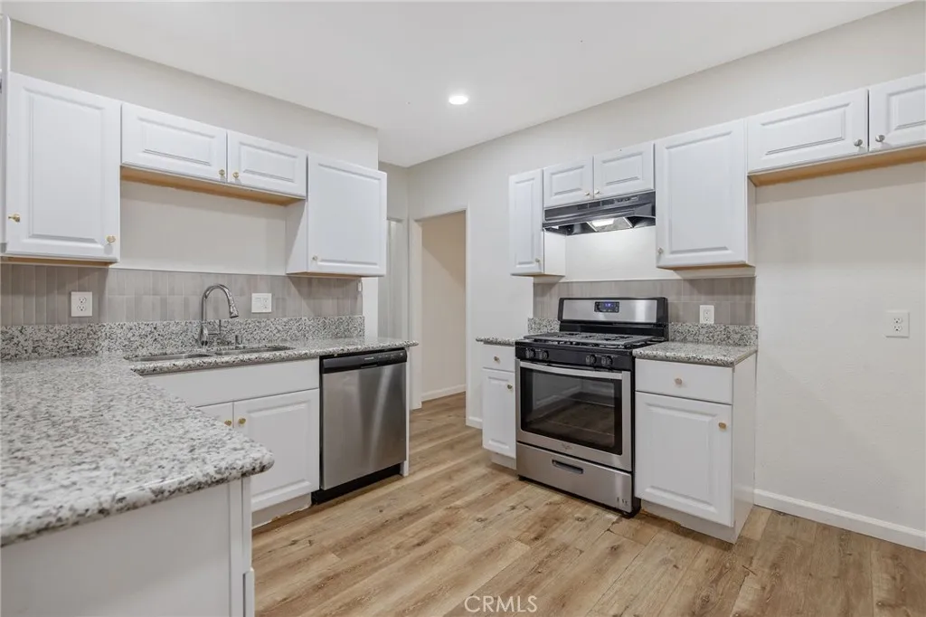 1138 W Lansing Way, Fresno, California 93705 home-pic-12